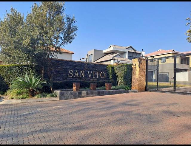 LAND FOR SALE IN RUIMSIG COUNTRY ESTATE